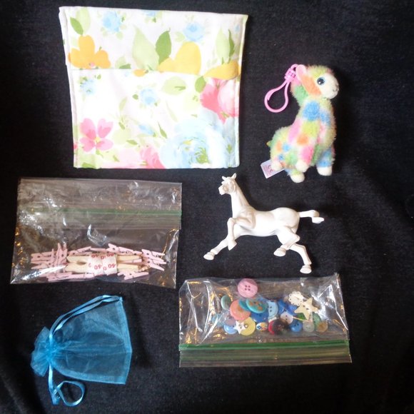 GRAB BAG TY SHEEP OLD BUTTONS HORSE ETC.  LOT - Picture 3 of 8